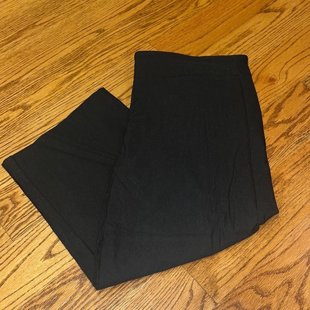 Estelle and Finn Woman’s Black Cropped Pants Size 14